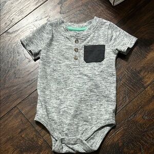 Gray Short Sleeve Baby Onesie with Black Pocket